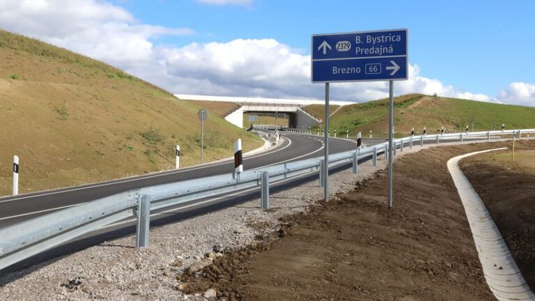 Slávnostne otvorili novú mimoúrovňovú križovatku pri Predajnej - Doprava - Auto - Pravda