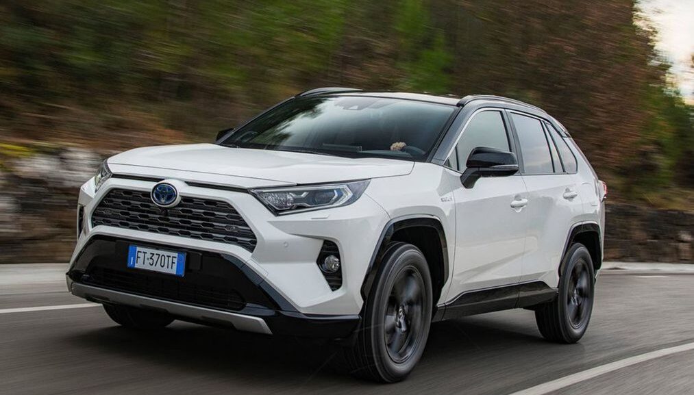toyota rav4 hybrid 2019 20 nestandard1 Česi preferujú Škody, Hyundai sa drží: TOP 20 najpredávanejších áut