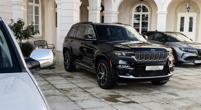 Jeep Grand Cherokee chce byť luxusný, ale zvláda aj terén -