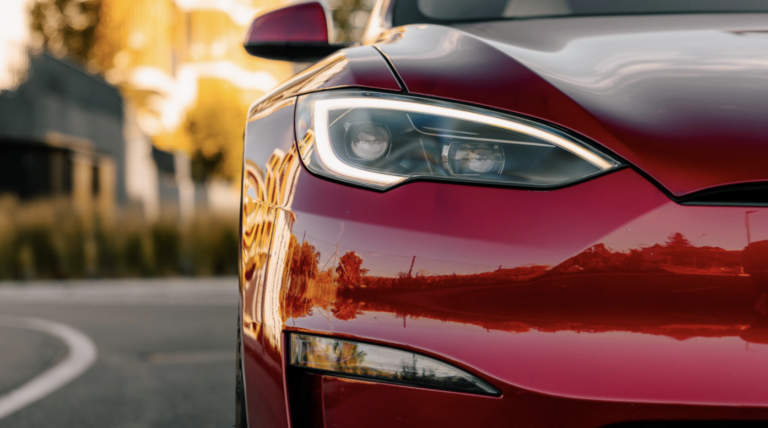 Predaje elektromobilov v EÚ: Darí sa Tesle, Škode aj Volkswagenu