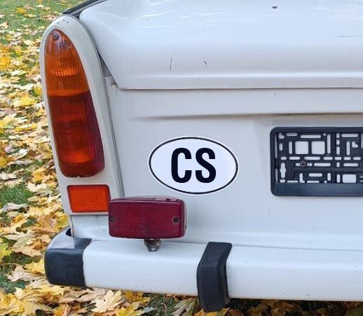 KVÍZ: Pamätáte si poznávacie značky áut podľa krajín z čias socializmu? - Magazín - Auto - Pravda