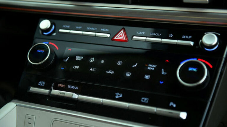 Hyundai zaťahuje ‘ručnú‘. Do interiérov vráti viac hardvéru - Magazín - Auto - Pravda