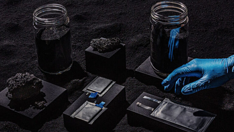 Západ musí založiť ‘batériové NATO‘, inak prehrá vojnu s Čínou - Magazín - Auto - Pravda