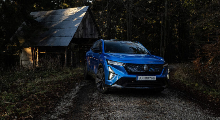 Test Renault Rafale Esprit Alpine: Nízky prelet a v ušiach Top Gun OST