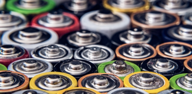 EÚ ponúka miliardové financovanie pre projekty čistej energie. Zameriava sa na batérie a vodík z obnoviteľných zdrojov