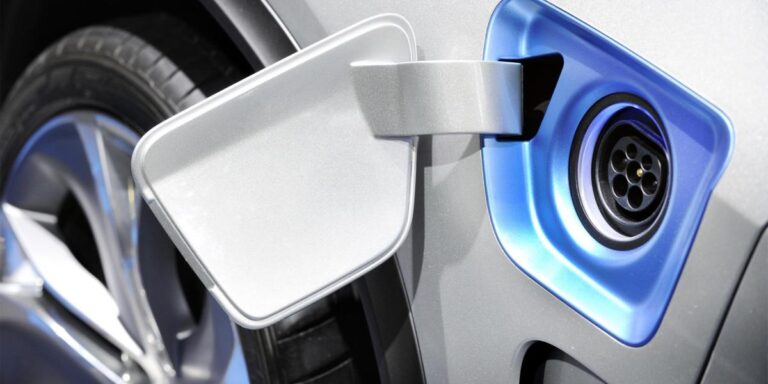 Trh nových áut v EÚ je relatívne stabilný, elektromobily však stále strácajú pôdu pod nohami | Autobazar.EU