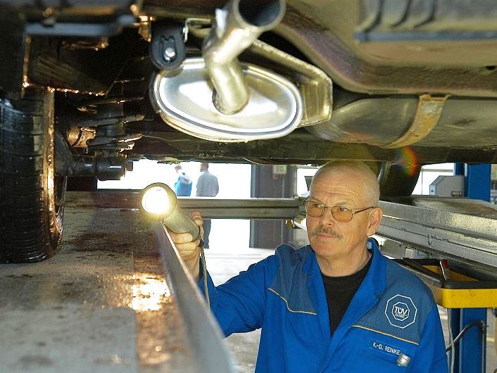 TÜV Report: S rastúcim vekom pribúdajú poruchy. Ale nájdu sa aj výnimky - Magazín - Auto - Pravda