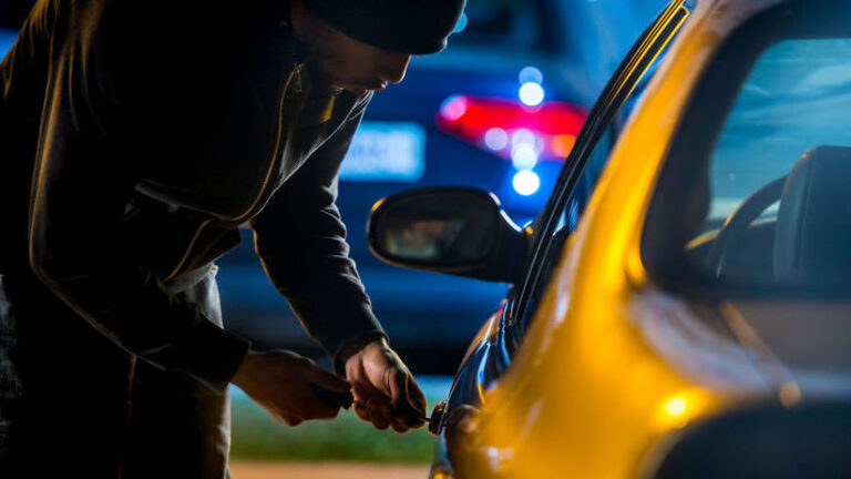 Chcete vedieť ako sa kradnú autá? Tieto spôsoby zlodeji využívajú najčastejšie - Magazín - Auto - Pravda