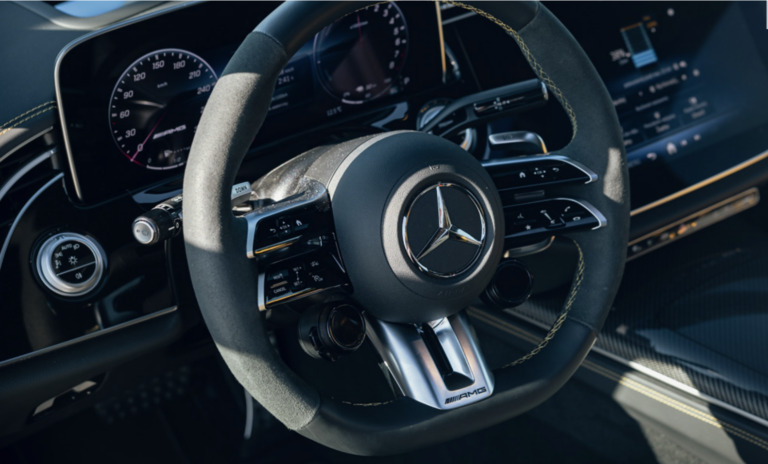 Mercedes-Benz rok 2024 za úspešný určite neoznačí. Koľko kusov predali?