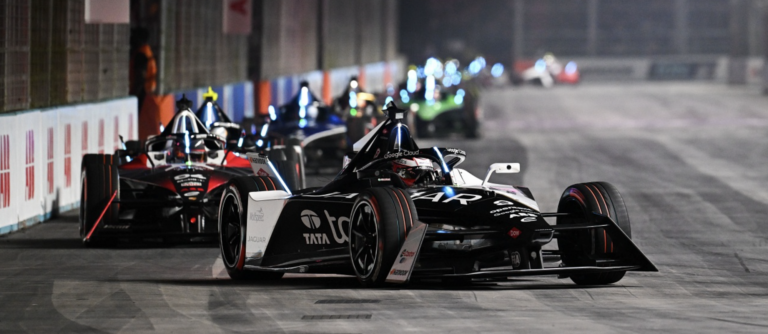 Do Formuly E konečne prichádza rýchlonabíjanie. Koľko nabijú za 34 sekundovú zastávku v boxoch?