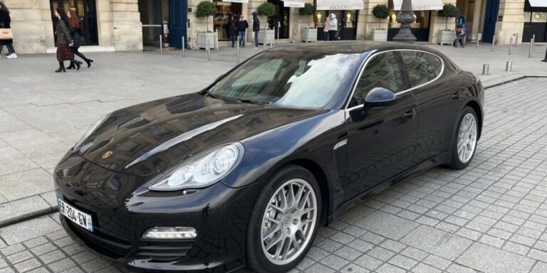 Jazdenú Porsche Panamera majú za cenu Octavie. Nikto ju nechce pre manuálnu prevodovku