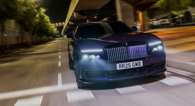 Rolls-Royce Spectre predvádza temné alter ego Black Badge so športovým nádychom