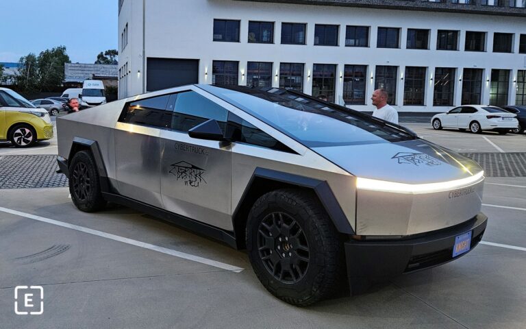 Elektromobilom vo výbave často chýba rezervné koleso. Prečo?