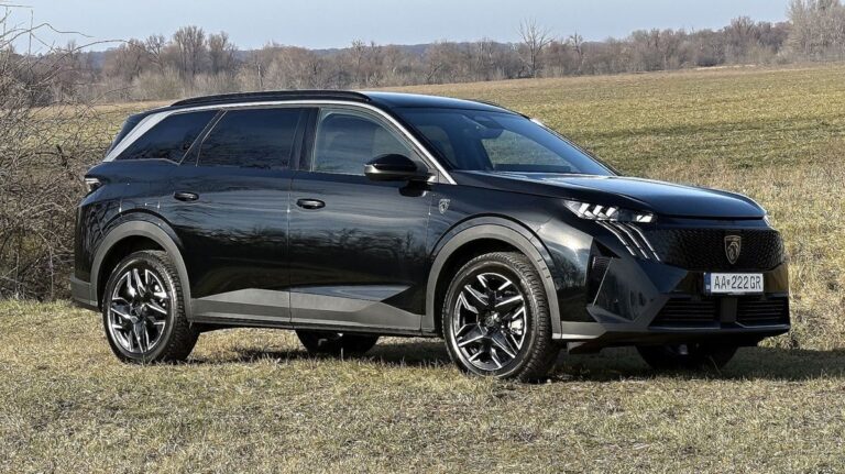 Test: Peugeot 5008. Pekné auto, ktoré nemá (poriadny) motor  - Testy automobilov - Auto - Pravda