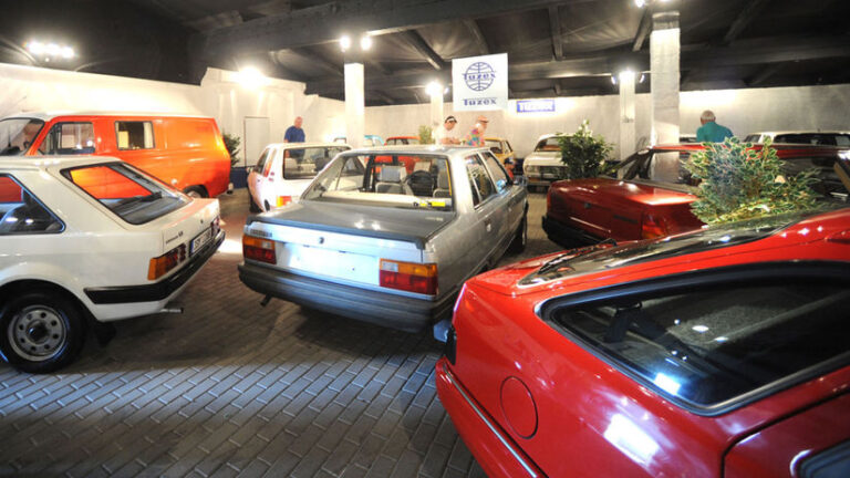 KVÍZ: Pamätáte si ešte na autá z Tuzexu? Ktoré to boli a koľko stáli?  - Magazín - Auto - Pravda