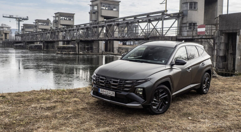 Test Hyundai Tucson Hybrid 4×4 Anniversary: Extrémna premena interne