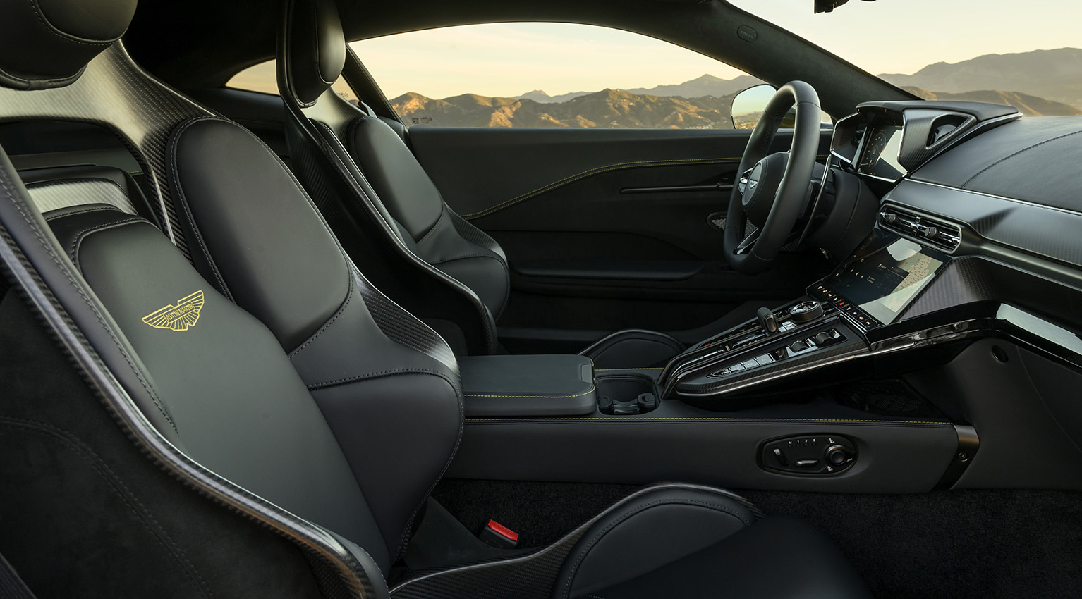 Aston Martin Vantage: elegantný dizajn zostal, pridali výkon