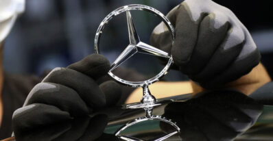 daimler mercedes clanokW Mercedes plánuje prepúšťanie, dlhoročným zamestnancom ponúka odstupné až 500 000 eur!