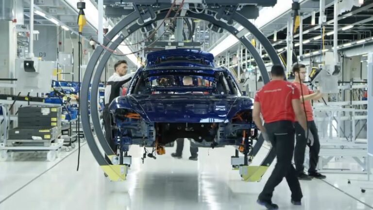 Porsche má naozaj vážne problémy. Prepustí tisíce ľudí - Magazín - Auto - Pravda