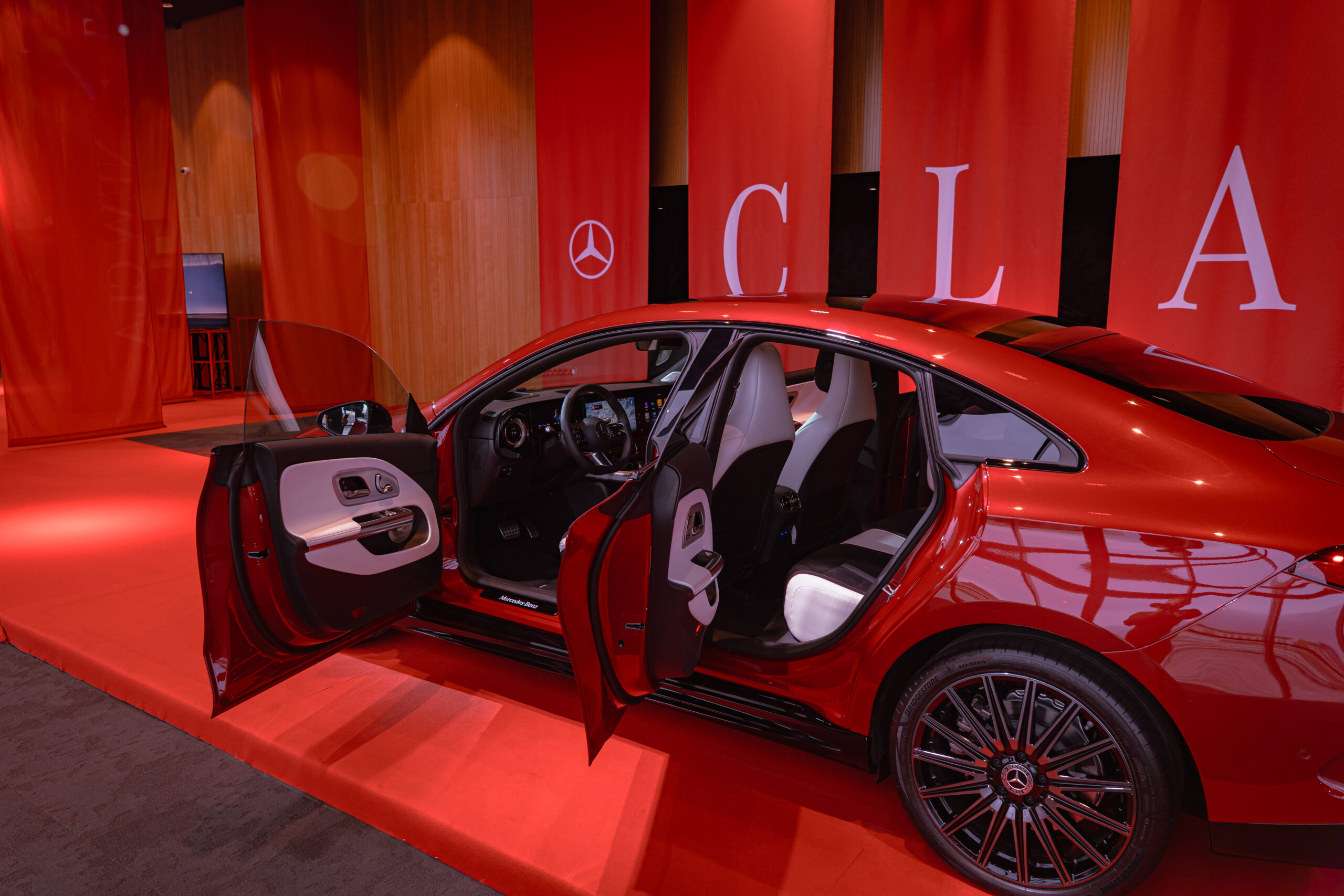 Mercedes-Benz CLA prichádza: Nová éra dizajnu a technológií