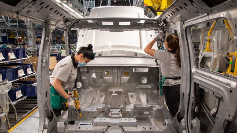 Po VW zastavuje vývoz áut do USA Jaguar Land Rover. Týka sa to aj Nitry - Magazín - Auto - Pravda