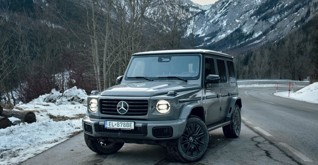Mercedes Benz G 580 EQ 77 Mercedes po nehode rozpolil Cybertruck!