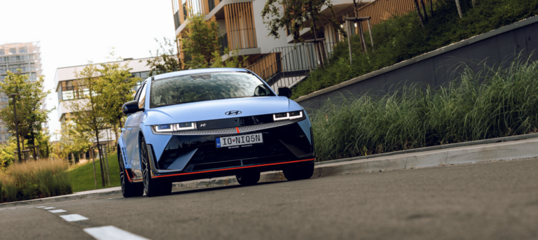 Ceny jazdených elektromobilov klesli o 40 %. Ktoré sú tie najobľúbenejšie?