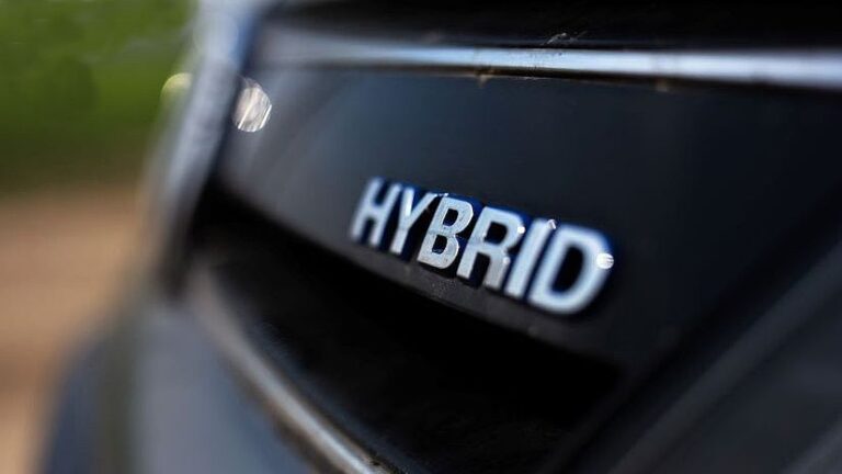 Briti odkladajú zákaz ‘spaľovákov‘. Hybridy zostanú na trhu až do roku 2035 - Magazín - Auto - pravda.sk