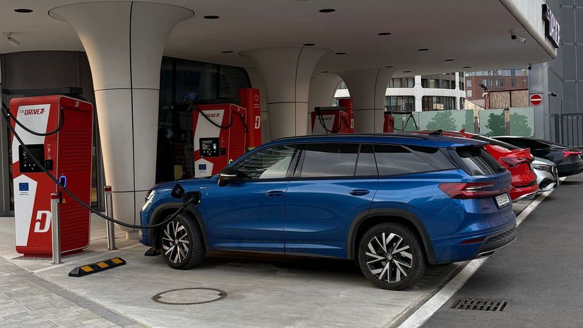 nabijanie2 clanokW TOP 15 najpredávanejších áut na Slovensku. Elektromobily prekvapili rastom