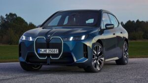 bmw ix 2025 02 clanokW BMW náhle stoplo výrobu elektromobilov! O reštarte zatiaľ mlčí