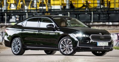 skoda superb iv liftback test 2025 52 clanokW Škoda Superb iV Liftback: Elegantný hybrid, s ktorým prejdete aj 2 000 km