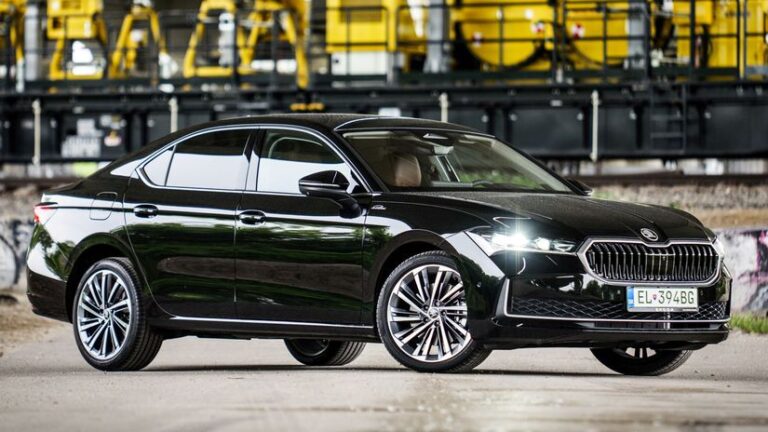 Test: Škoda Superb iV Liftback – na jednu nádrž aj 2 000 km. A v pohode - Testy - Auto - pravda.sk