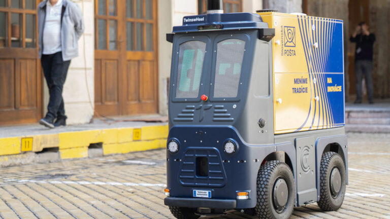 Bratislavskí poštári začnú testovať autonómneho doručovacieho robota. Vyzerá ako hračka - Doprava - Auto - Pravda