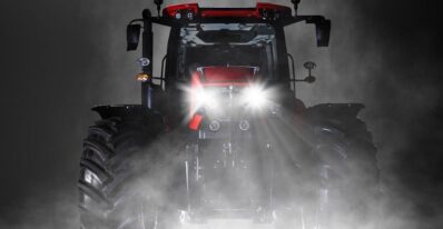 zetor61 01 clanokW Zetor má novú vlajkovú loď. Traktor s 54 rýchlosťami vpred a výbavou ako auto