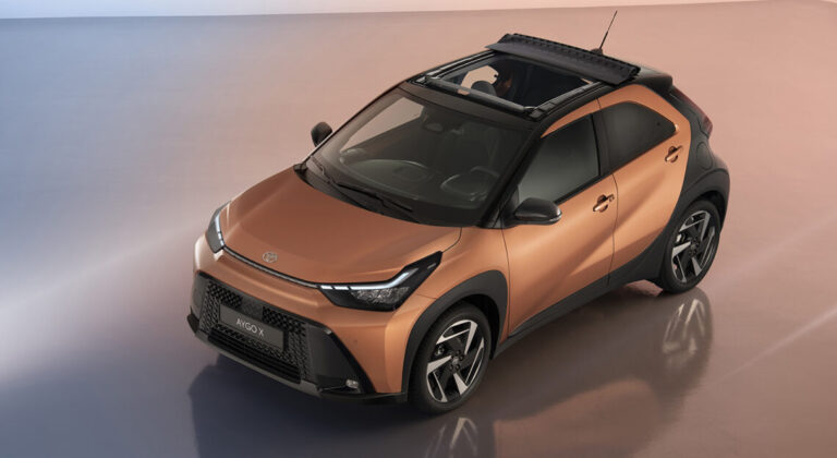 Toyota Aygo X má prvýkrát hybrid a výbavu GR Sport