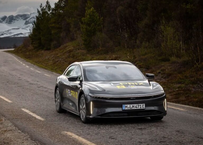 NAF: Nóri opäť testovali letný dojazd. Z 27 elektromobilov prešli všetky viac ako 400 km - Magazín - Auto - pravda.sk