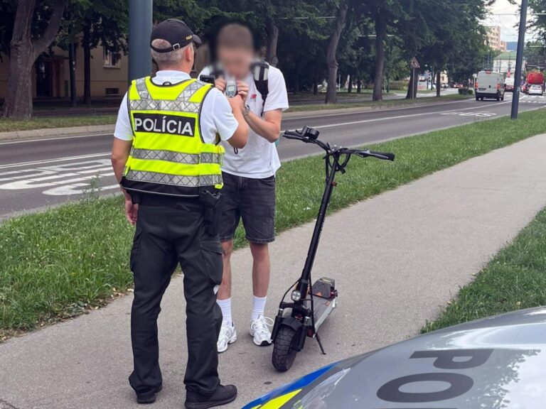 Pozor, polícia dáva fúkať kolobežkárom a cyklistom. Poznáte tolerancie alkoholu? | Autobazar.EU