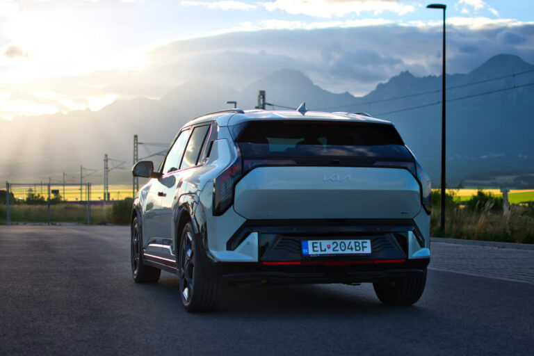 EÚ plánuje revolúciu. Firemné autá budú možno do roku 2030 len elektrické