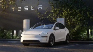 Model Y 2 Along the Way Tablet CN.png.jpeg e1751786528810 Tesla chystá lacný elektromobil. Čakajú ju však veľké prekážky