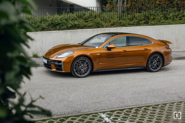 Hybrid zaostáva. Elektromobily sú dnes jasne ekologickejšou voľbou a toto je dôvod