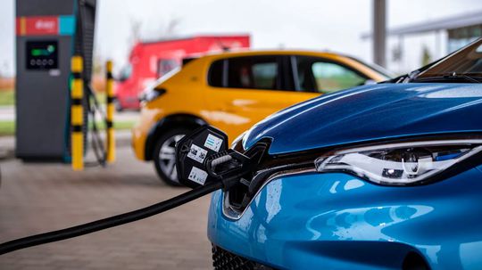 ADAC: V cenách za rýchlonabíjanie je chaos. Doplácajú na to motoristi - Magazín - Auto - Pravda