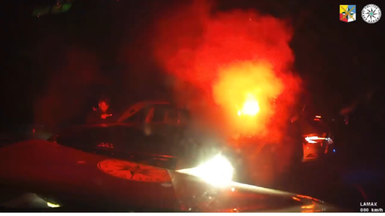 VIDEO: Nepochopiteľné správanie za volantom predviedol mladý vodič. To, čo si dovolil voči policajtom, sa len tak nevidí - Doprava - Auto - Pravda