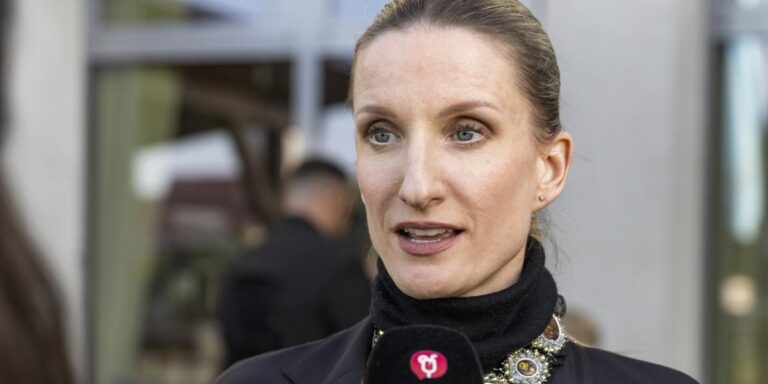 Adela Vinczeová o živote s elektromobilom, falošné škrabance a odpájanie auta z internetu (162. podcast) | Autobazar.EU