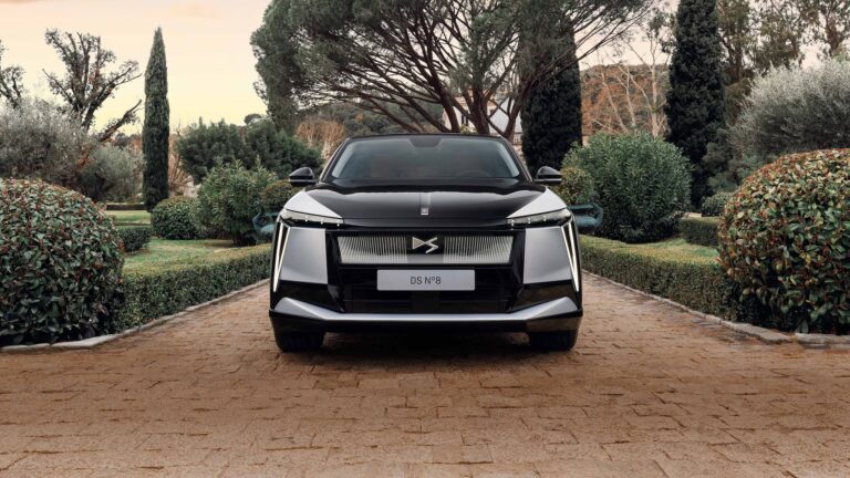 DS N°8 je nový hráč medzi prémiovými elektromobilmi, cenovo pre náročnejších