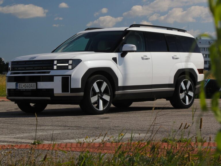 TEST: Hyundai Santa FE benzín+elektro. Autobazar.EU zhodnotil praktickú stránku, jazdné vlastnosti a množstvo detailov | Autobazar.EU