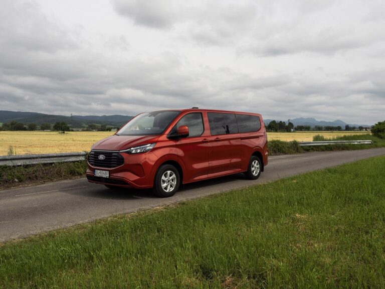 Test: Ford Transit Custom: Je benzín s elektrinou lepší ako dízel?  | Autobazar.EU