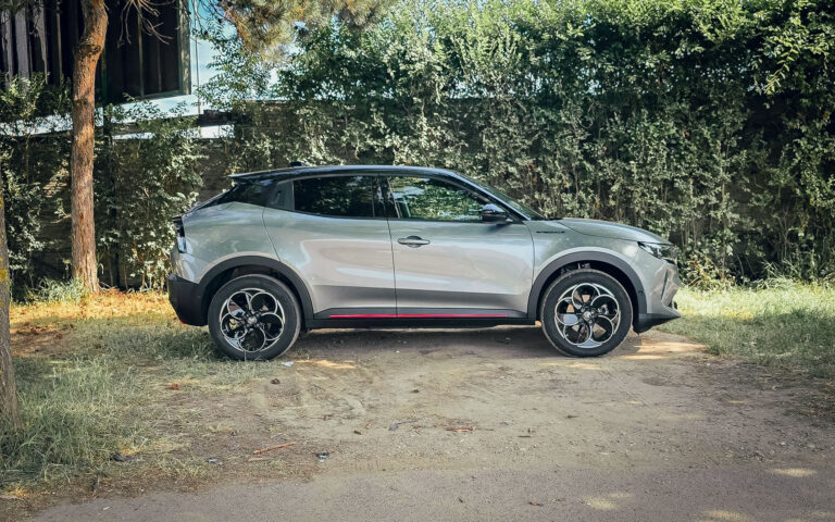 Test Alfa Romeo Junior Elettrica Speciale: Prvý elektromobil značky, dokázal hneď zaujať?