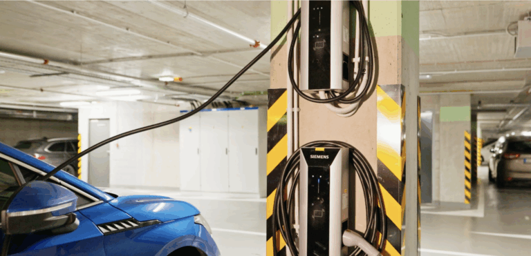 Pri nabíjačkách elektromobilov je vraj horší vzduch než na čerpacích staniciach. Ide o skutočný zdroj znečistenia?