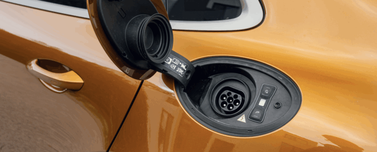 Populárna európska automobilka vzdáva svoje plány na výrobu batérií pre elektromobily. Dôvod je jasný