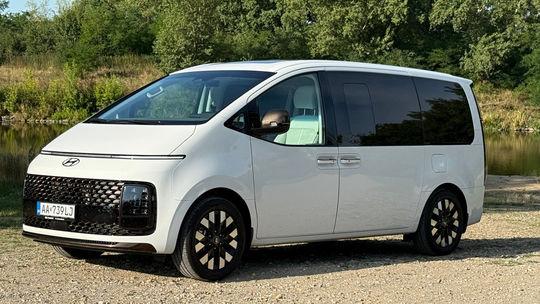 Test: Hyundai Staria - luxusný rodinný van, v ktorom si môžete aj poležať - Testy automobilov - Auto - Pravda